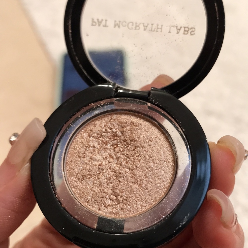 Eyeshadow - Picture 3 of 5